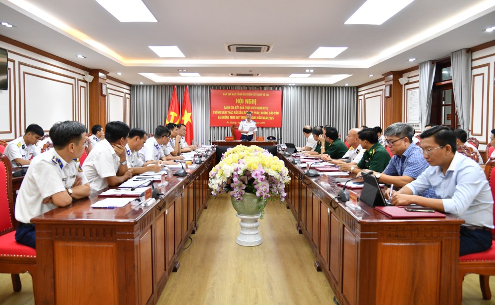 Dai bieu tham du hoi nghi. Anh: BTL Vung CSB4