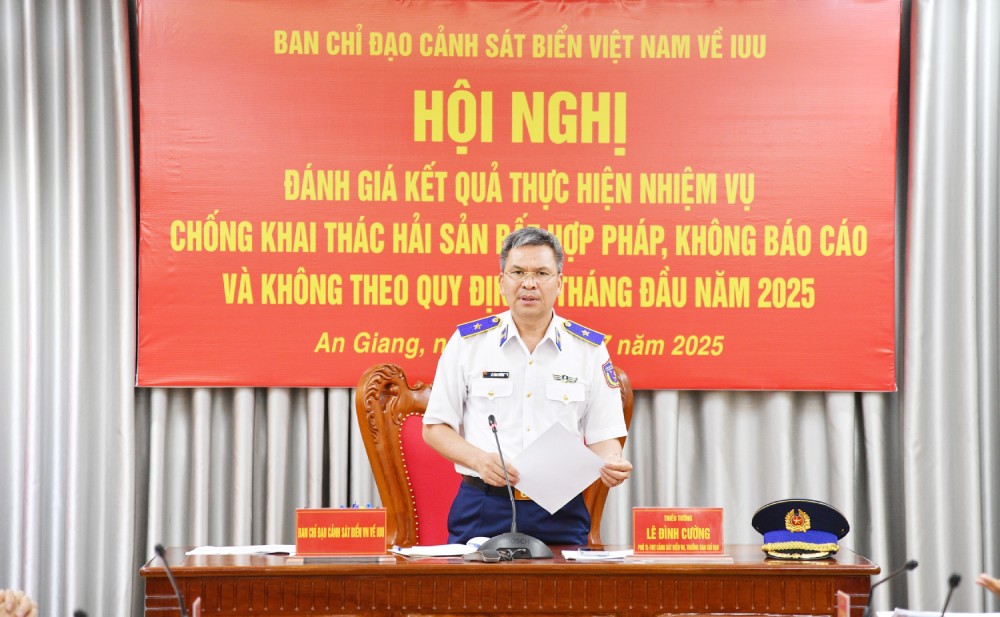 Thieu tuong Le Dinh Cuong, Pho Tu lenh - Tham muu truong, Truong Ban chi dao Canh sat bien Viet Nam ve IUU chu tri Hoi nghi. Anh: BTL Vung CSB4
