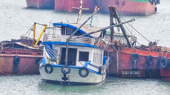 7월 22일 소네사이 시판돈 라오스 총리는 7월 19일 꽝닌 해역에서 조난당한 58 QN - 7105 푸른 만 선박 사건에 대한 애도를 표하는 전보를 보냈습니다. 사진: 쩐응옥주이