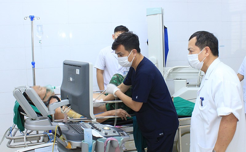 3 patients on a pickup truck in the cable break in Dien Bien are being monitored and treated at the Provincial General Hospital. Photo: Linh Trang