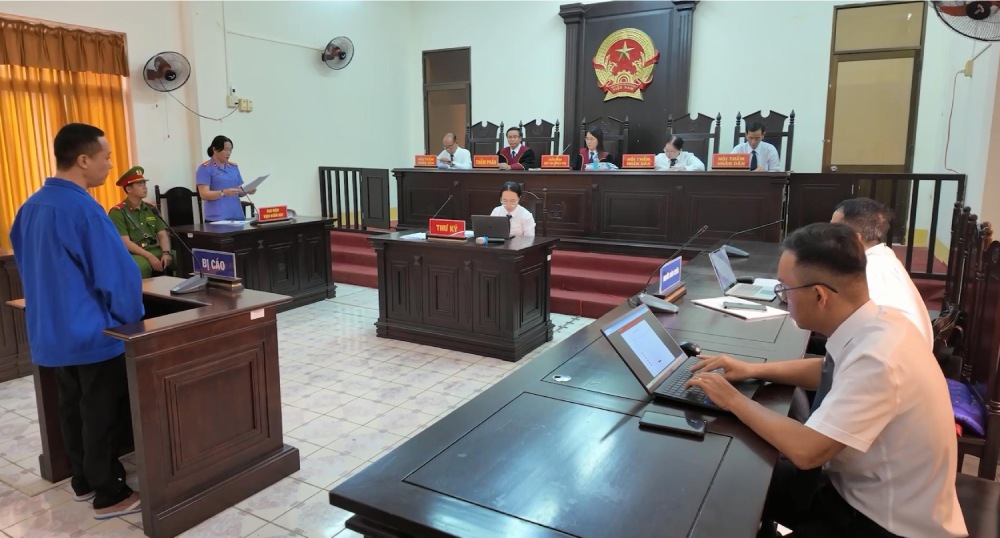 Thuy sells drugs to addicts in Phu Quoc.