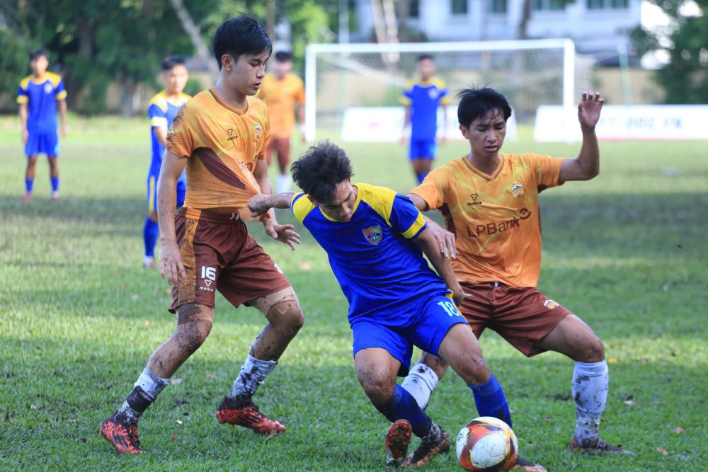 Hoang Anh Gia Lai I (brown shirt) won a ticket to the semi-finals of the 2025 National U21. Photo: VFF