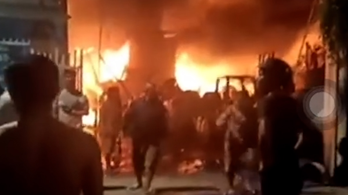 A major fire at a factory overnight in Ho Chi Minh City, smoke and fire. Photo: Tam Tu