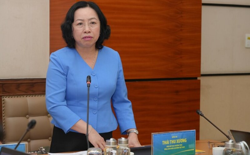 Permanent Vice President of the Vietnam General Confederation of Labor Thai Thu Xuong spoke at the survey, assessing the effectiveness of propaganda, political, ideological and legal education among workers at Petrovietnam Trade Union. Photo: Hang Nga