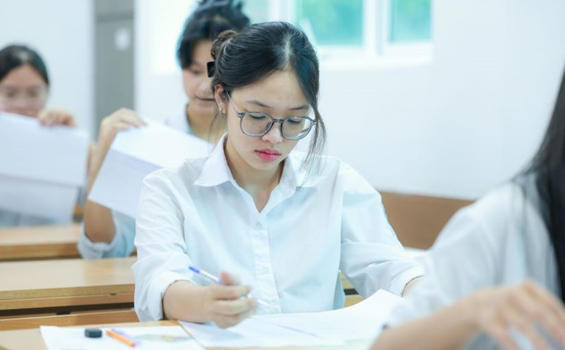 24h Education: Converting the exam scores of 7 admission combinations; A series of violations of the Department of Education and Training of Bac Lieu. Illustrative photo: Hai Nguyen