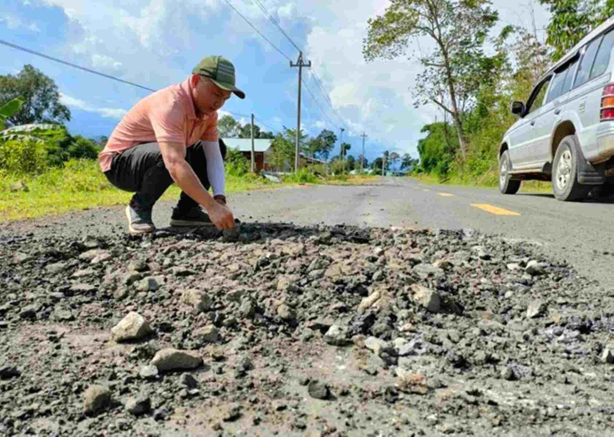 During the rainy season in 2024, National Highway 14C through Kon Tum province (old) was also eroded and severely damaged. Photo: THANH TUAN