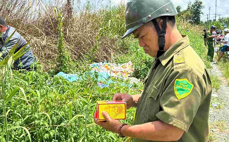 The authorities discovered many boxes of pharmaceuticals thrown into spontaneous landfills in Ho Chi Minh City. Photo: Minh Tam