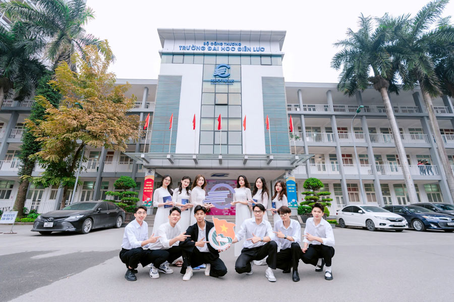 The University of Electricity has announced the floor score for 2025. Photo: School