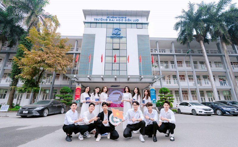 The University of Electricity has announced the floor score for 2025. Photo: School