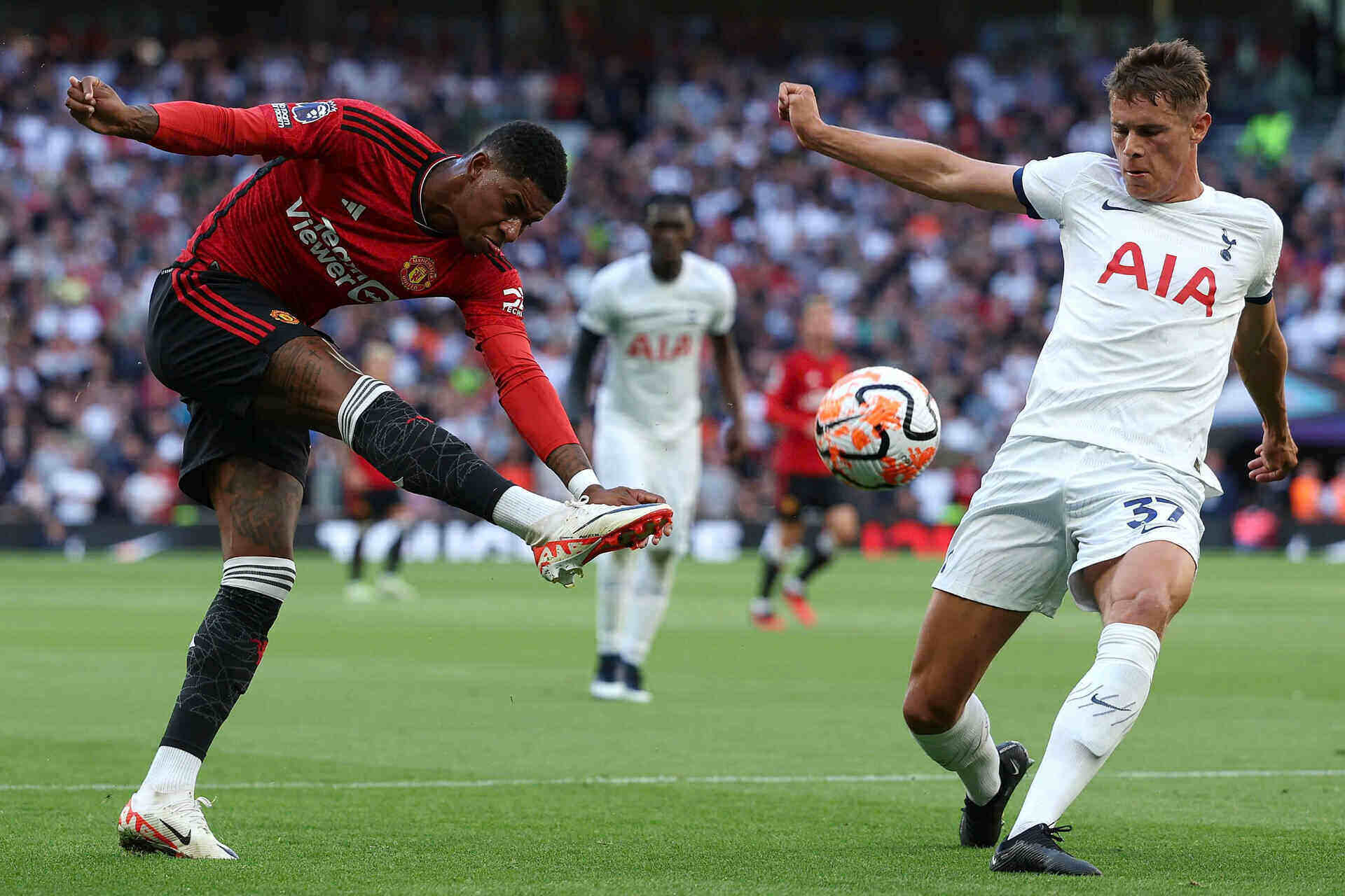 Marcus Rashford can chung to nang luc khi chuyen den Barcelona. Anh: AFP