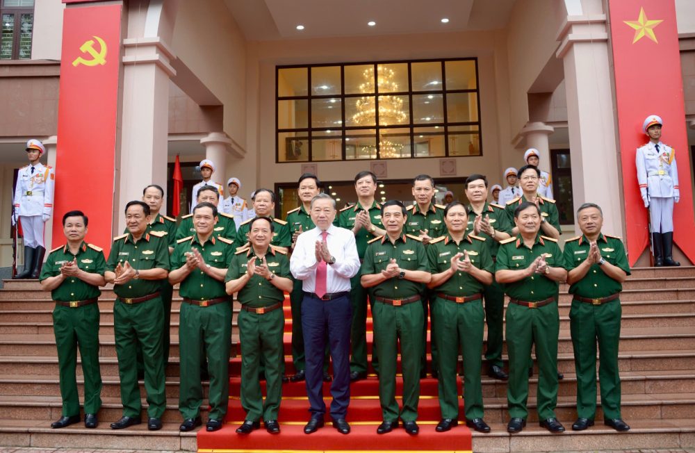 Tong Bi thu To Lam cung cac lanh dao Quan uy Trung uong, Bo Quoc phong, Tong cuc Chinh tri Quan doi nhan dan Viet Nam. Anh: Hai Nguyen