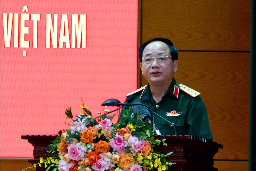 Dai tuong Trinh Van Quyet, Chu nhiem Tong cuc Chinh tri Quan doi nhan dan Viet Nam bao cao tai buoi lam viec. Anh: Hai Nguyen