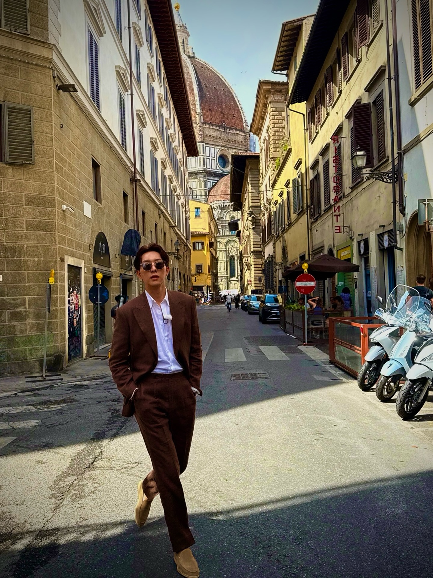 Nam ca sĩ thường xuyên đi du lịch và chia sẻ trải nghiệm trên trang các nhân. Ảnh: Lee Jung Shin