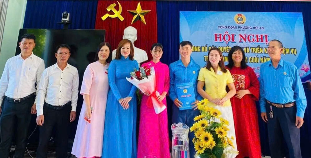 다낭시 호이안 구역 노동조합 집행위원회 출범식. 사진: Tra Van