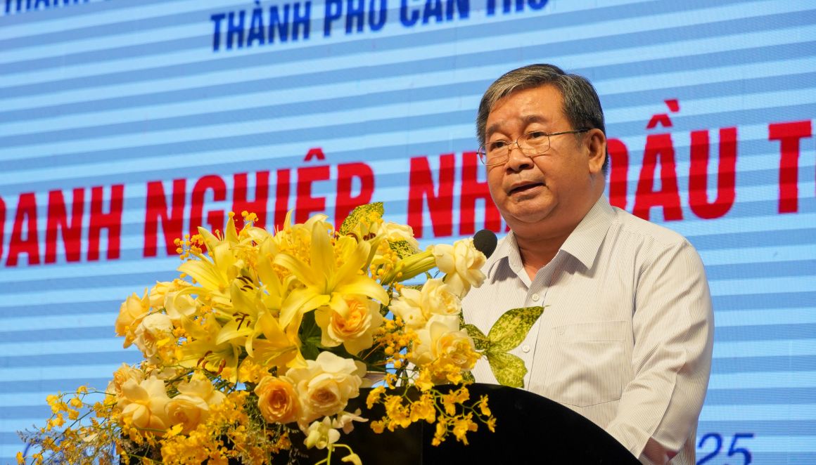 Ong Ngo Thai Chan - Giam doc So Nong nghiep va Moi truong TP Can Tho tra loi kien nghi cua doanh nghiep. Anh: Phuong Anh