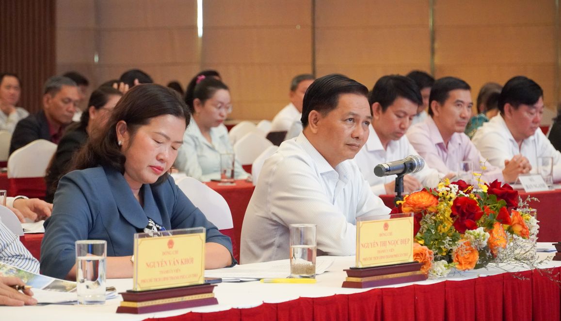 Buoi gap go doanh nghiep co su tham du cua Lanh dao Tinh uy, UBND TP Can Tho cung dong dao cong dong doanh nghiep. Anh: Phuong Anh