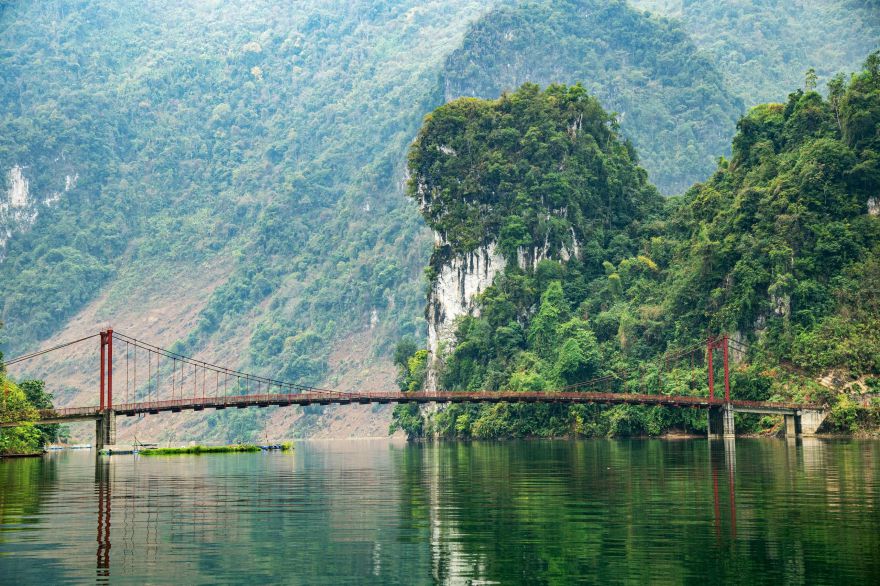 Pa Phong suspension bridge is a favorite check-in spot in the "green pearl" of the Northwest. Photo: Luong Giap