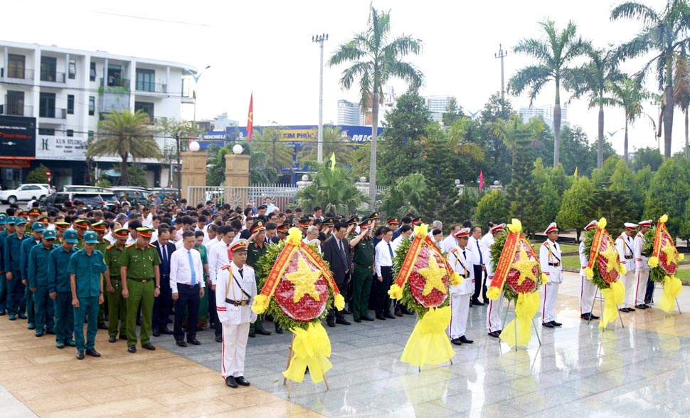 Quy Nhon Nam phuong liet si nghia trang vieng doan dai bieu. Anh: Cong thong tin Gia Lai