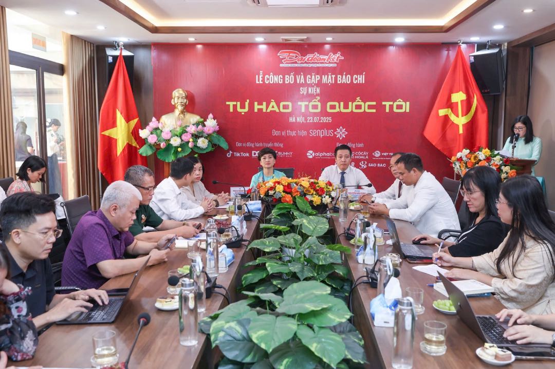 La ceremonia para anunciar y conocer a la prensa "orgullosa de mi tierra natal". Foto: Quang Vinh.