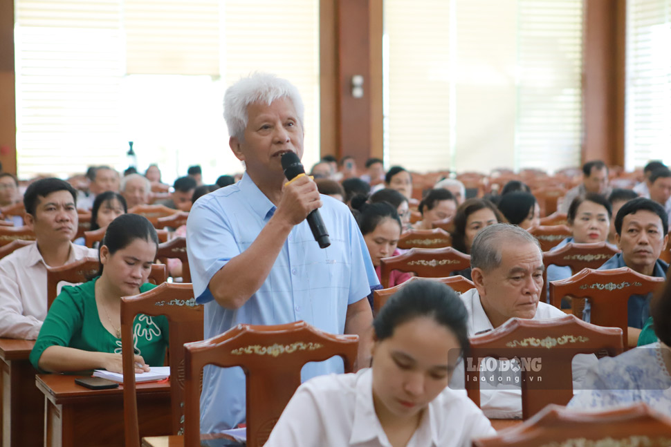 Cu tri Dang Ngoc Vy bay to su phan khoi ve chinh sach mien hoc phi. Anh: Hoai Phuong
