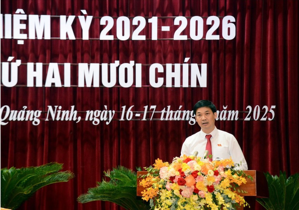 Approving 2 personnel of the Vice Chairman of the People's Committee of Quang Ninh province. In the photo, Mr. Nguyen Van Cong - the new Vice Chairman of the People's Committee of Quang Ninh province, spoke to take up the new assignment. Photo: VNA