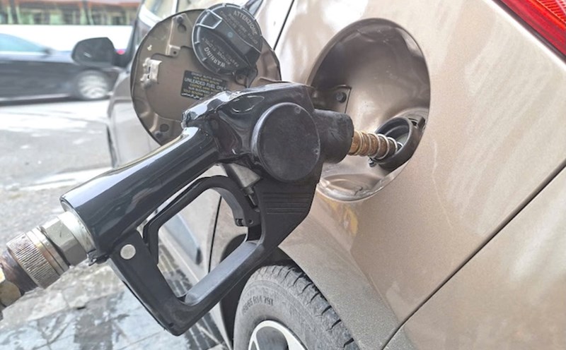 Gasoline prices reversed to increase. Photo: Ha Vy