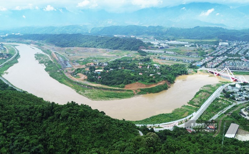 A section of the Red River flows through the current Lao Cai province. Photo: Dinh Dai