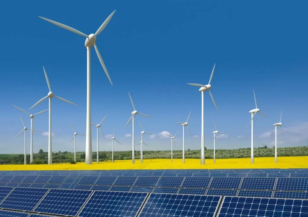 총리는 재생 에너지 발전 프로젝트의 걸림돌을 시급히 제거할 것을 요구했습니다. 사진: EVN