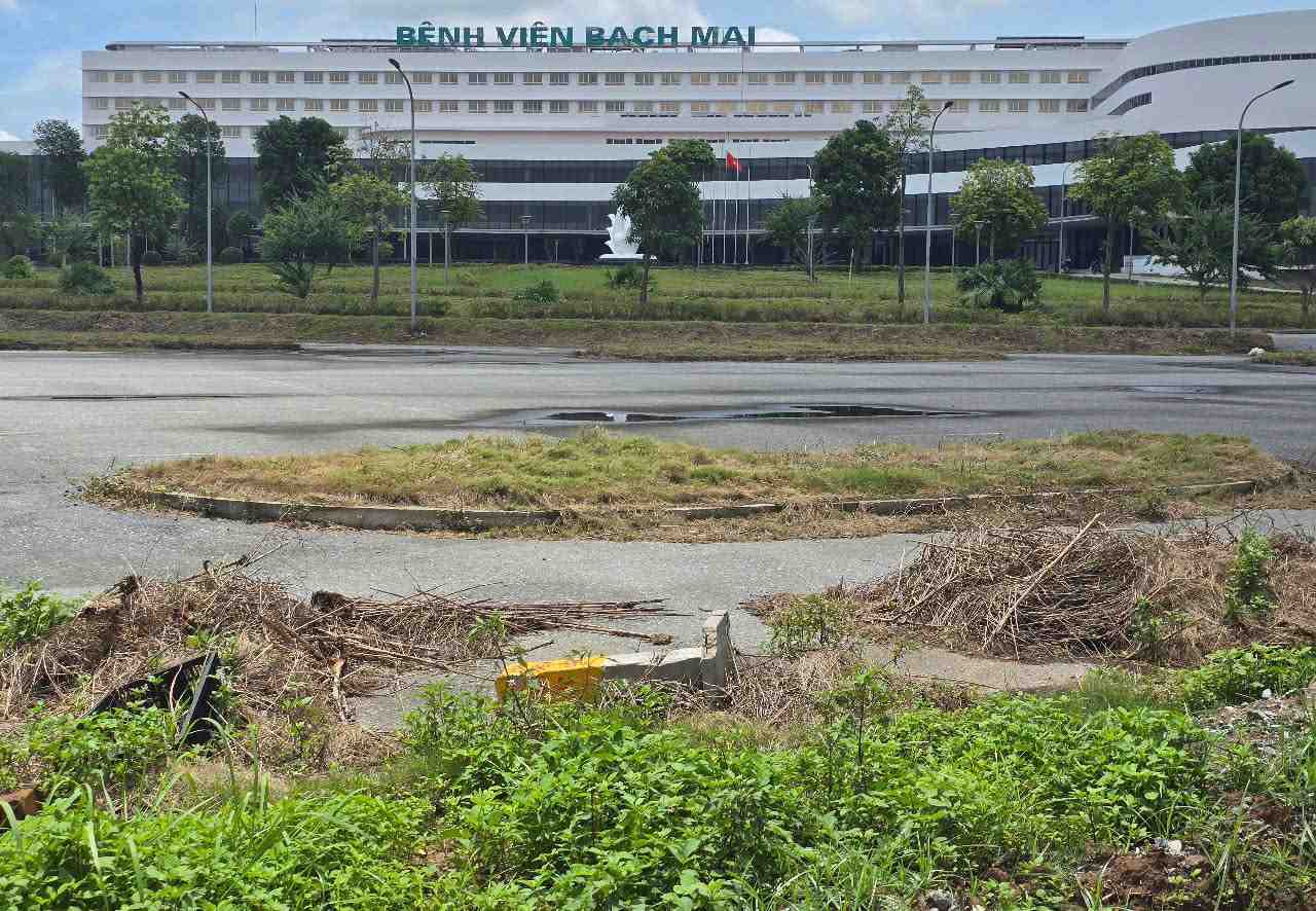 バクマイ病院第2拠点プロジェクトの入札パッケージ番号1の請負業者コンソーシアムは、2025年9月15日にすべての作業を完了すると断言しました。写真:Dieu Anh