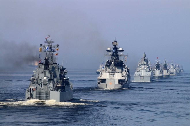 Russian warships in a naval parade in St.Petersburg Photo: Xinhua