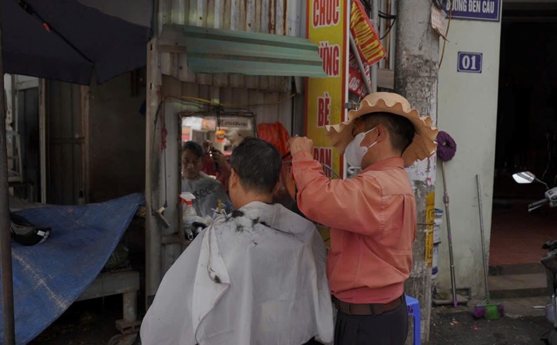 The labor market has not developed sustainably as the number of informal workers accounts for a large proportion. Photo: Quynh Chi