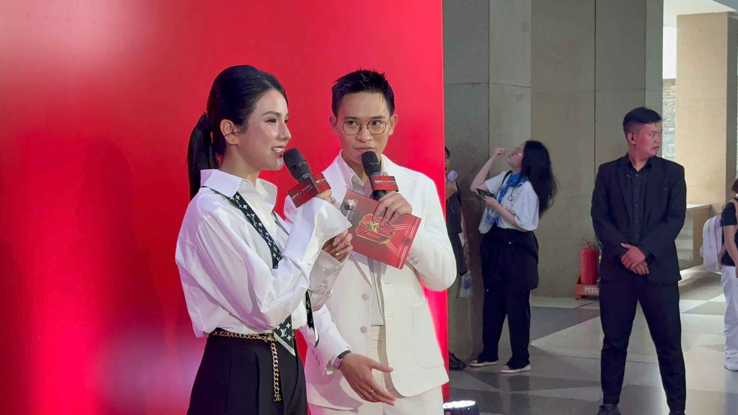 勇敢な兵士の記者会見でのディープ・ラム・アン。写真：di py.