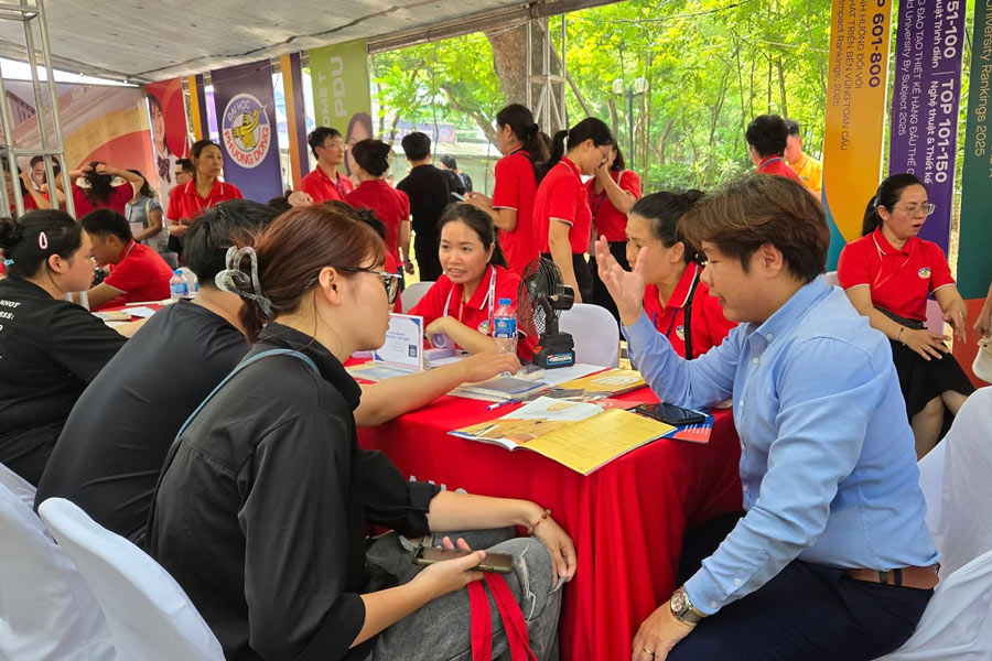 푸엉동 대학교 인기 학과 합격 점수 예측