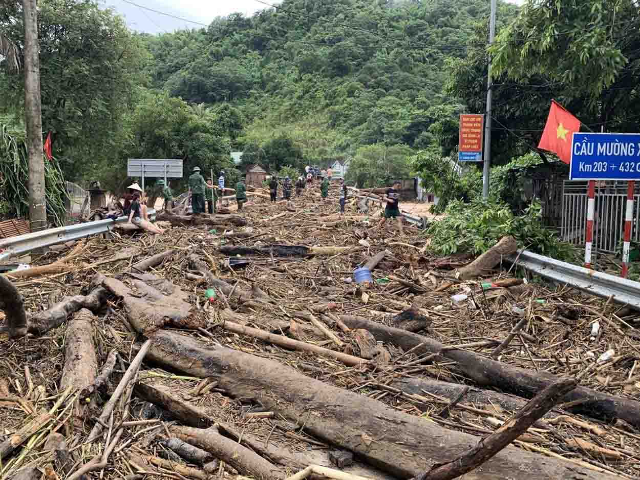 폭우로 인해 Nghe An의 많은 국경 수비대와 국경 코뮌이 단절되었습니다. 사진: Hai Thuong - Nghe An 국경 수비대.