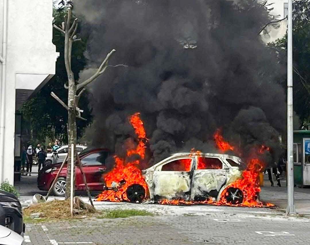 バクニン省ホアロン区の火災現場。写真:住民提供