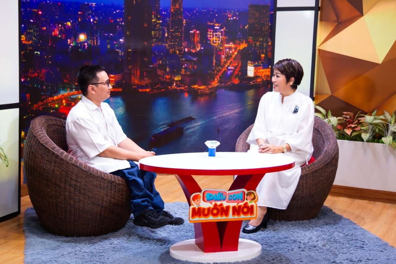 Le pere d'Uyen Minh a partage au programme ce qu'il voulait dire etait Mc OC Thanh Van. Photo: jet fourni