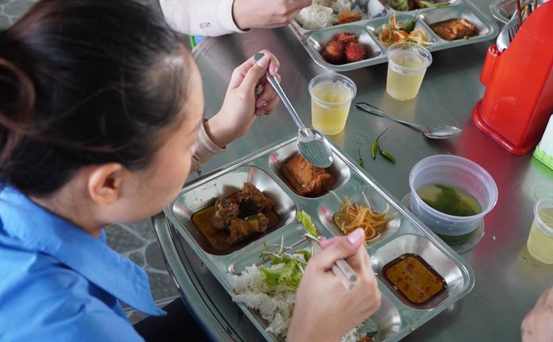 correct understanding of lunch allowances between employees and businesses to ensure rights. Photo: Chan Phuc