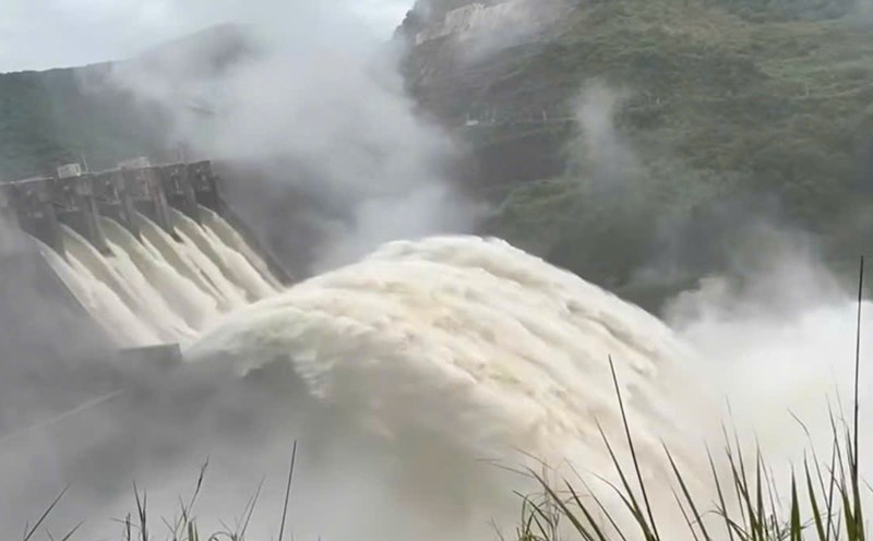 Heavy rain and flooding in Nghe An continue to be complicated. Photo: Thuy Vi