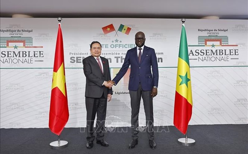 President of the National Assembly of Senegal El Malick Ndiaye welcomed Politburo member and National Assembly Chairman Tran Thanh Man on an official visit to the Republic of Senegal. Photo: VNA