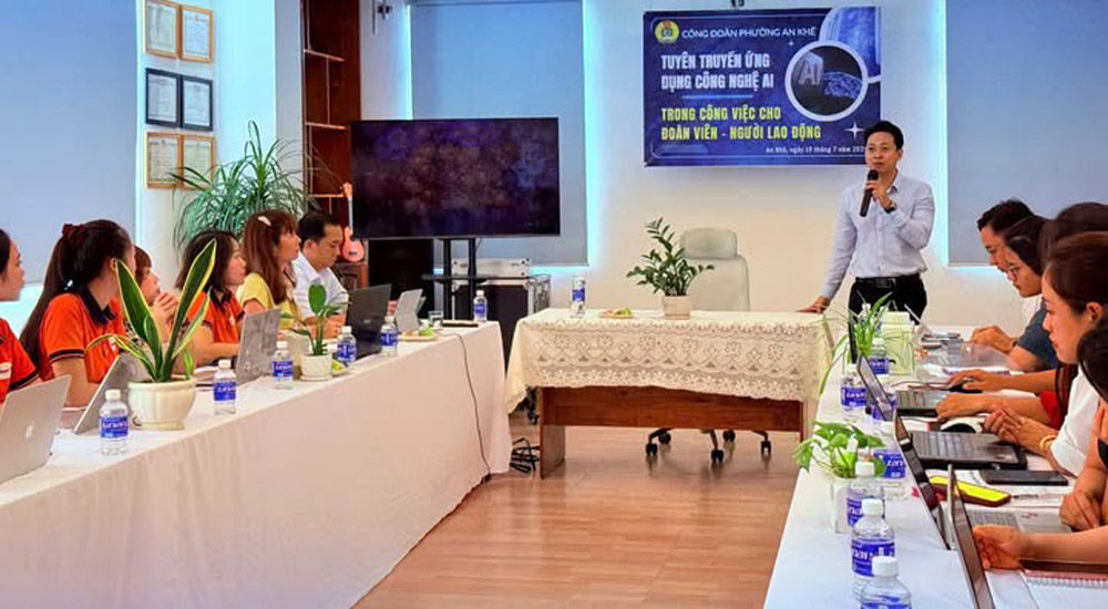 다낭시 안케브람동 노동조합은 조합원을 위한 브람 소개 AI 기술 응용 교육을 조직합니다. 사진: 짜반