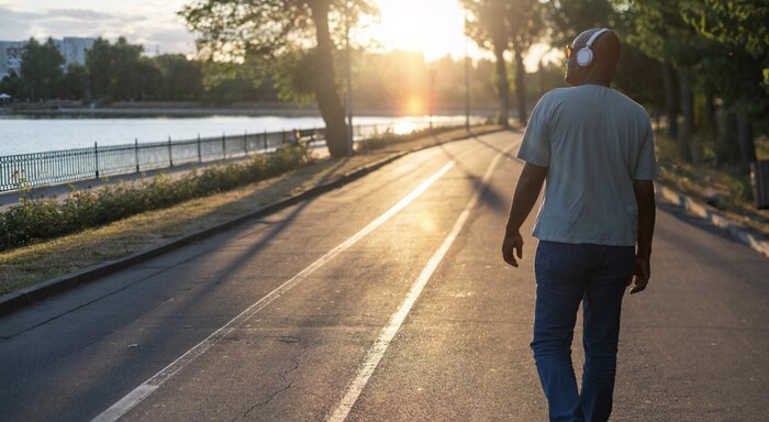 Simple habits to do in the morning help increase vitamin D. Photo: Thuy Duong