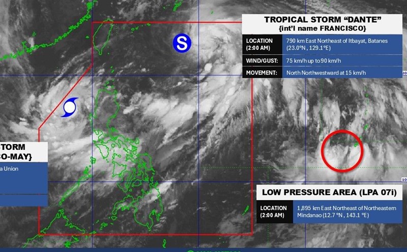 Location of storm No. 4 in the East Sea (Comay), storm Francisco and low pressure near the Philippines at 2:00 a.m. on July 24. Photo: PAGASA