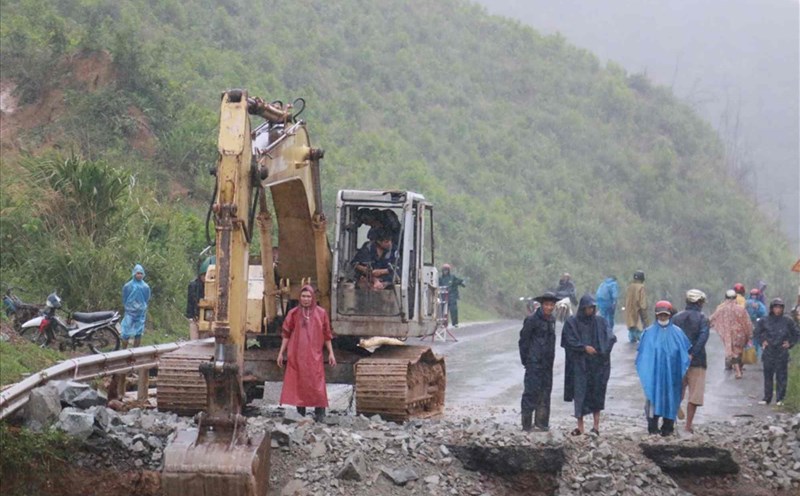 Many national highways in Dak Lak have many potential landslide risks, causing traffic disruption during the rainy and stormy season. Photo: Bao Trung