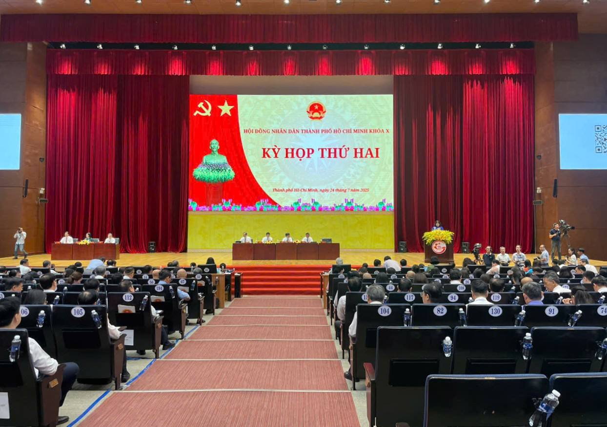 Ky hop thu 2 HDND TPHCM dien ra tai Trung tam Hoi nghi Trien lam Binh Duong. Anh: Dinh Trong