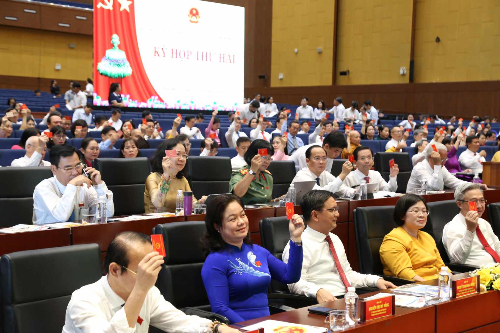 제10대 호치민시 인민의회 제2차 회의. 사진: Dinh Trong