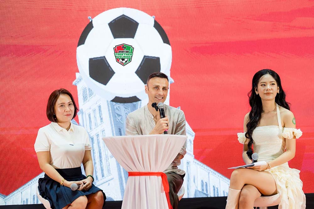 Dimitar Berbatov giao luu o chuong trinh. Anh: Son Pham