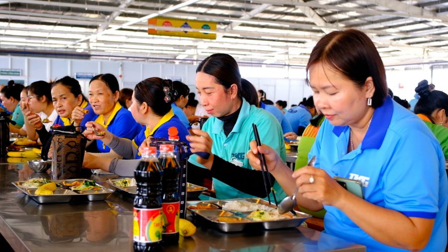 Tkg Teekwang Can Co Co.、Ltdは、労働者のシフトミールの質に焦点を当てています。写真：私のly