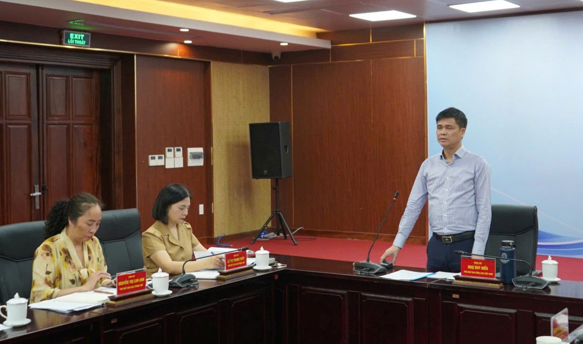 ベトナム労働組合総裁の副会長は、ハイホン市の労働連盟との会議を理解しています。写真：マイダン