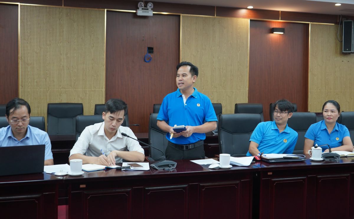 Dai dien cong doan co so chia se thuan loi, kho khan trong thuc te hoat dong. Ảnh: Mai Dung