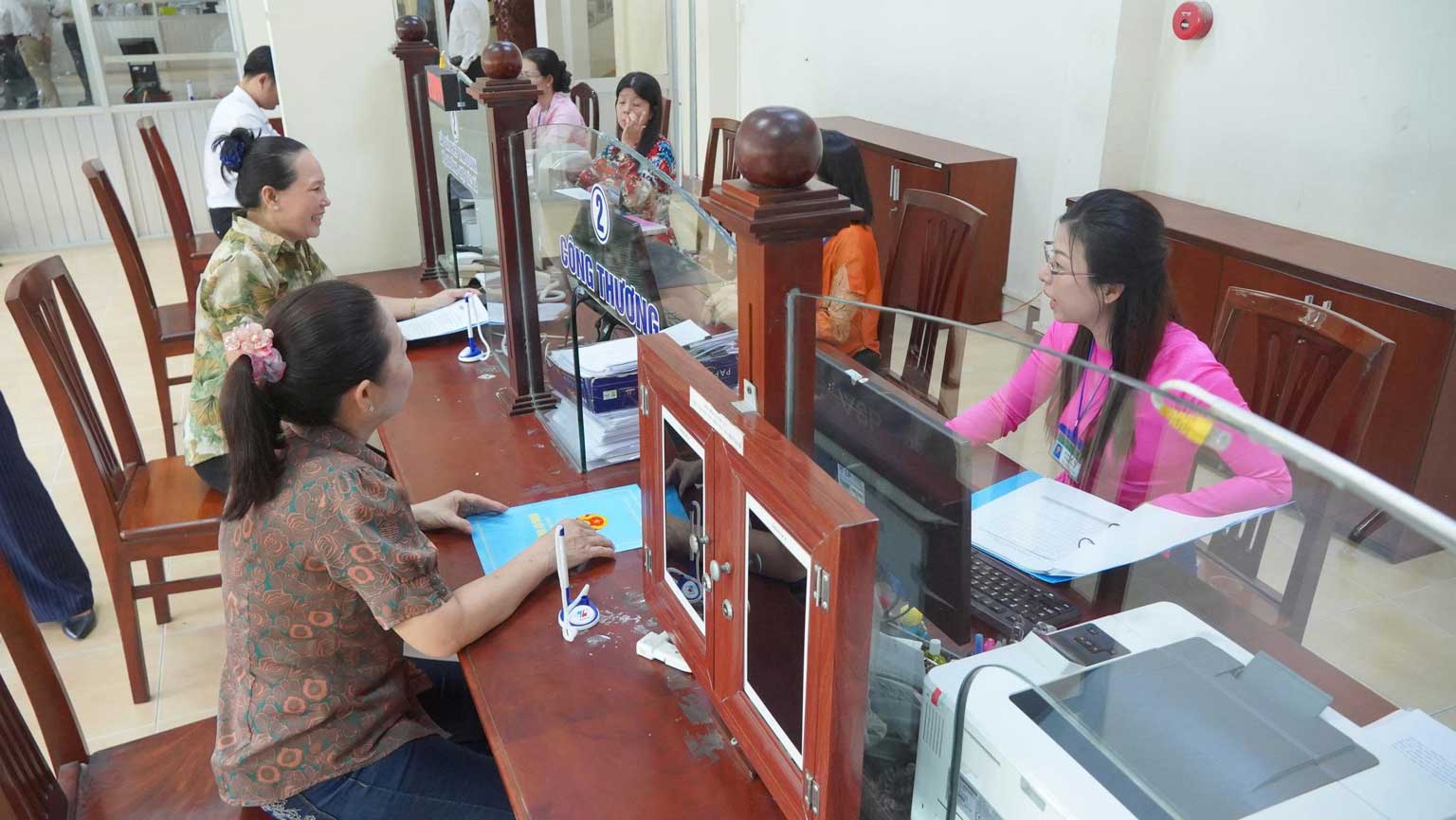 Can Tho ne laisse pas l'organisation et l'amenagement des biens interrompre le traitement des procedures administratives pour la population. Photo : Ta Quang